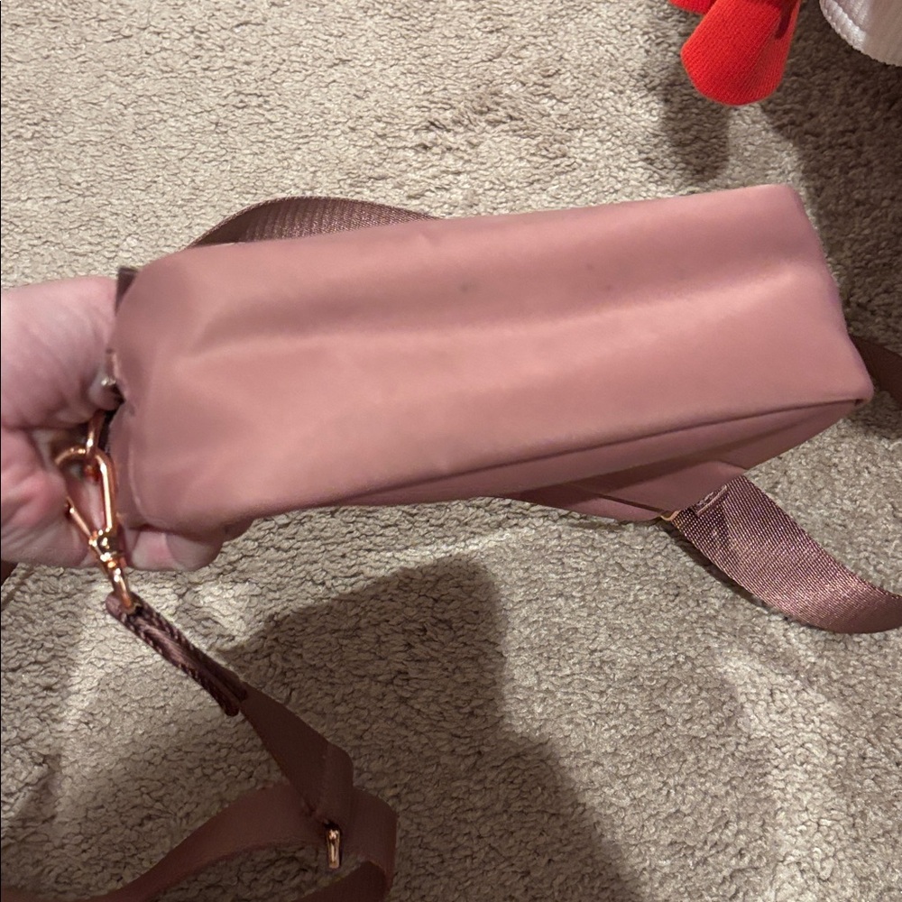 Lululemon everywhere crossbody bag- rose color/rose gold hardware - Picture 6 of 7